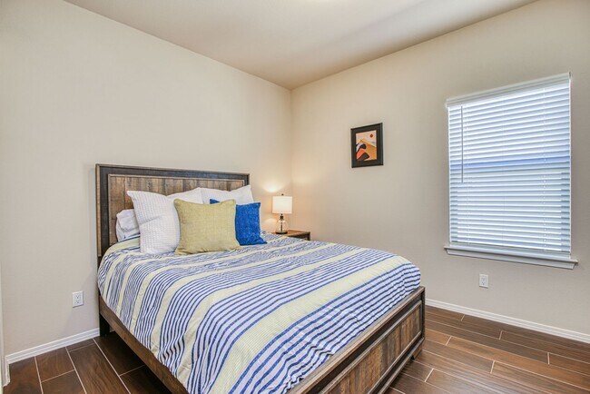 Building Photo - Westside area for Short or Long Term Rental(Completely Furnished) Beautiful 3 bed/2.5 baths