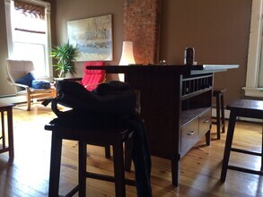 Building Photo - Bright Charming East Rock 2BR Steps to Yale