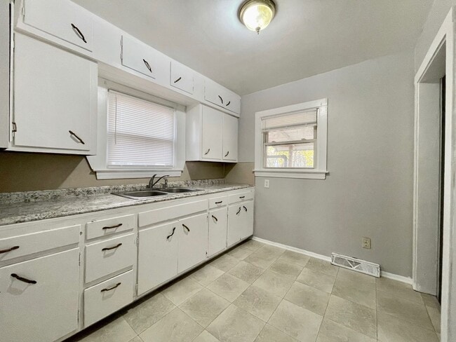Building Photo - Three Bedroom Home in Muskegon