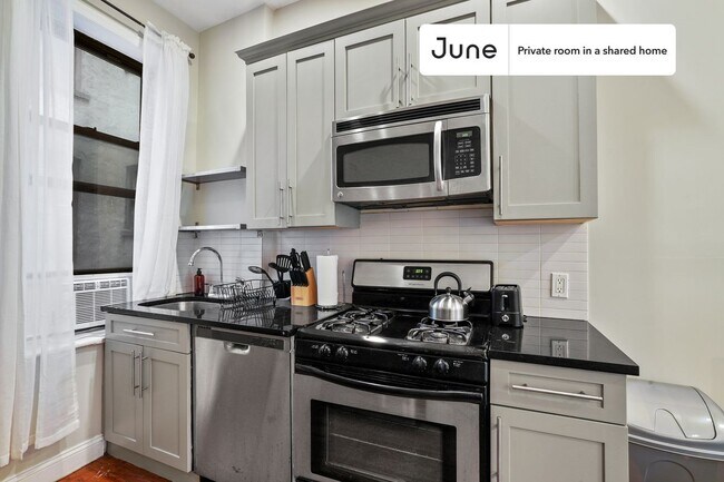 Building Photo - Room in Shared 4 bed/1 bath home