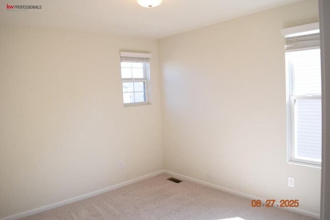 Building Photo - 49577 Shoreline Dr