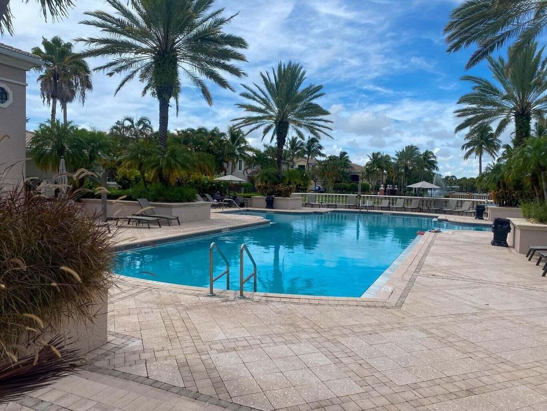 Building Photo - 2804 Sarento Pl