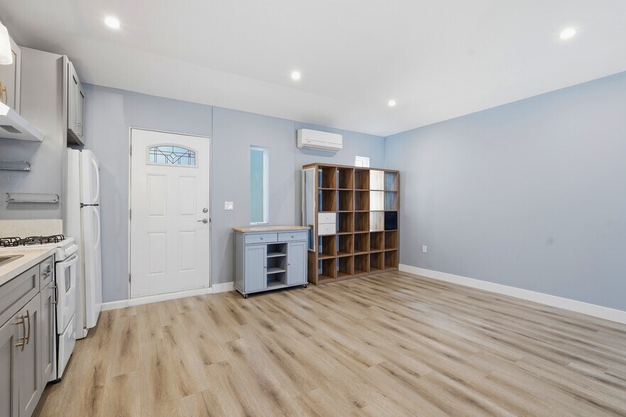 Building Photo - 5862 Beck Ave