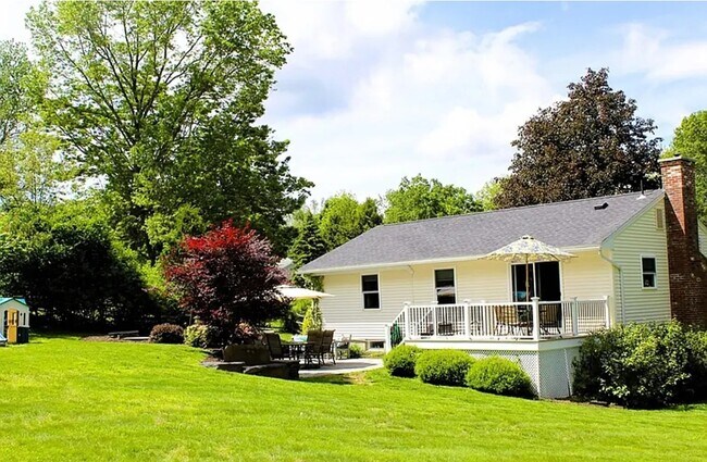 Building Photo - 13 Laurana Ln