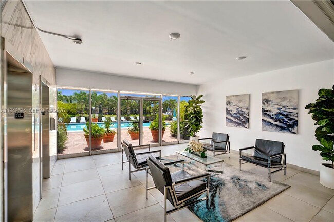 Building Photo - 401 Golden Isles Dr