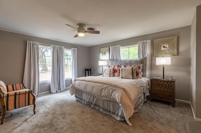 Building Photo - 2865 Bandera Hwy