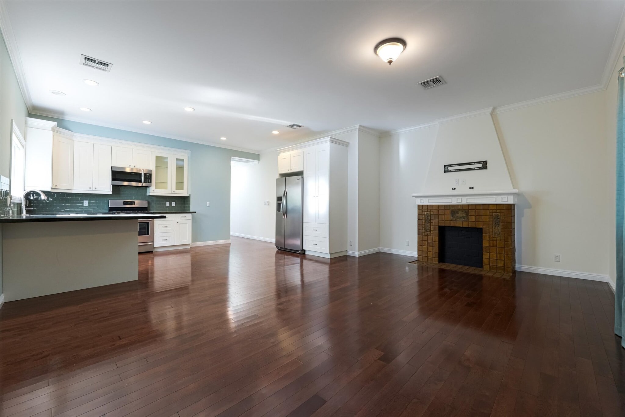 Building Photo - 809 N La Jolla Ave