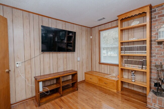 Building Photo - Fully Furnished Charleston Rental Near Folly Beach – Utilities Included | $3,100/Month