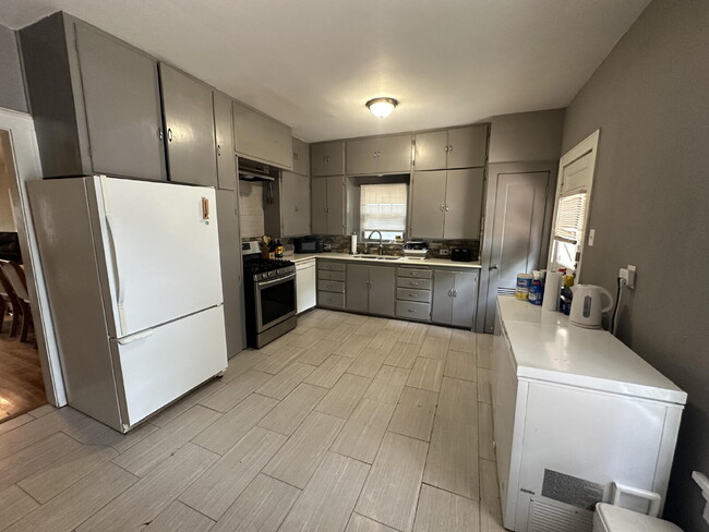 Building Photo - Spacious 2-Story Home Near Texas Tech – Al...