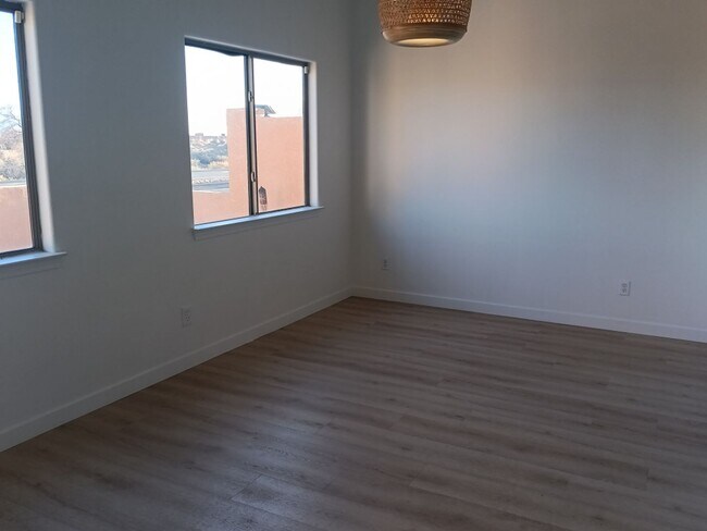 Building Photo - 3 Bedroom, 2 Bathroom Home! Schedule a Showing!