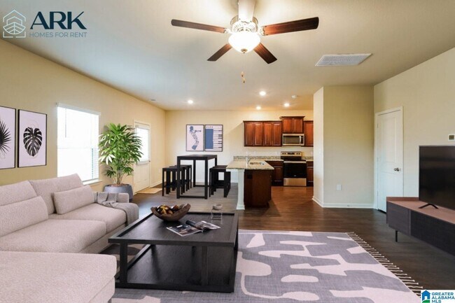 Building Photo - 525 Clover Cir