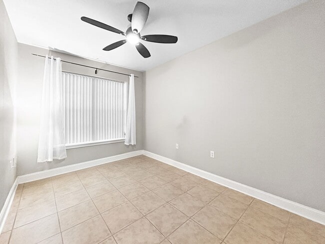 Building Photo - Live in the Heart of Downtown St. Petersburg at Historic Mirror Lake Condos! 2bed | 2 bath