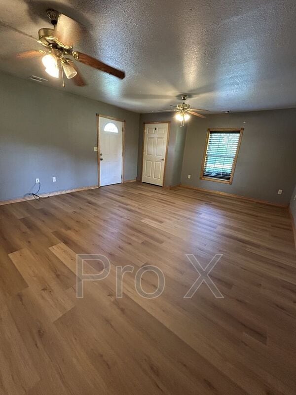 Building Photo - 1107 E 7th St