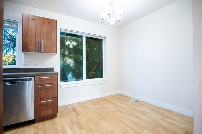 Building Photo - STILL AVAILABLE! Special: Only $500 Securi...