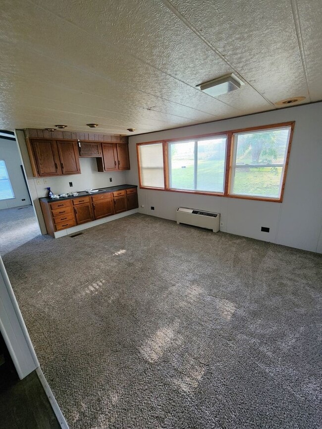 Building Photo - Spacious 3BR, 2BTH home in Washburn Rural School District