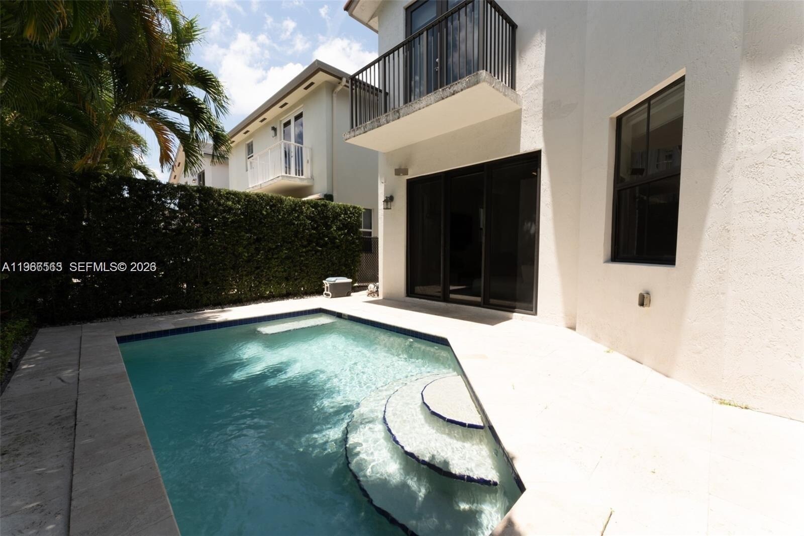 Building Photo - 10560 NW 69th Ter