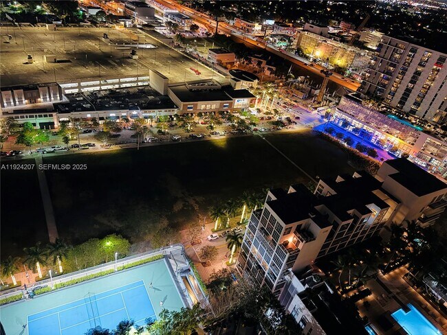 Building Photo - 121 NE 34th St