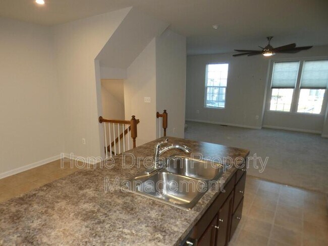 Building Photo - 6304 Crittenden Ln