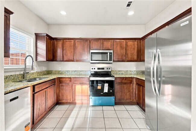 Building Photo - 3207 SW Deerfield Blvd