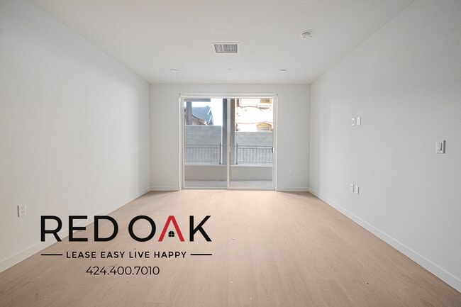 Building Photo - 856 S Gramercy Dr