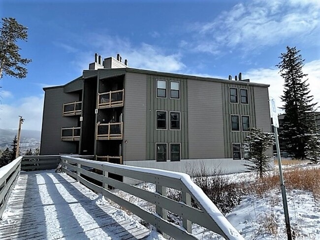 Building Photo - Long Term Rental- Treehouse Condo I208