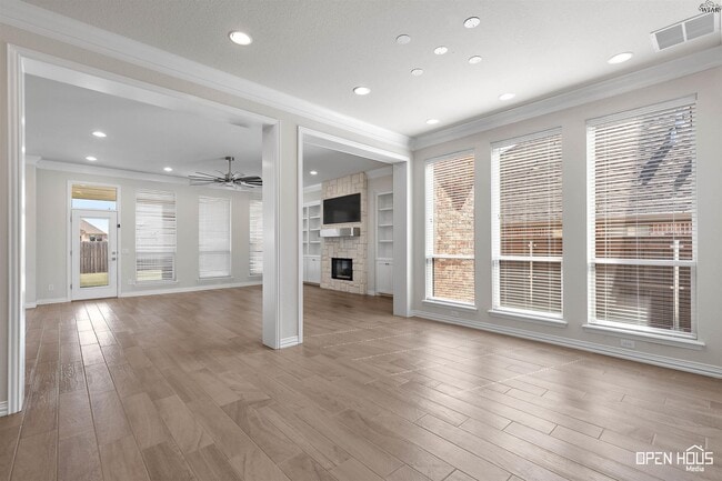 Building Photo - 5682 Blackstone Dr