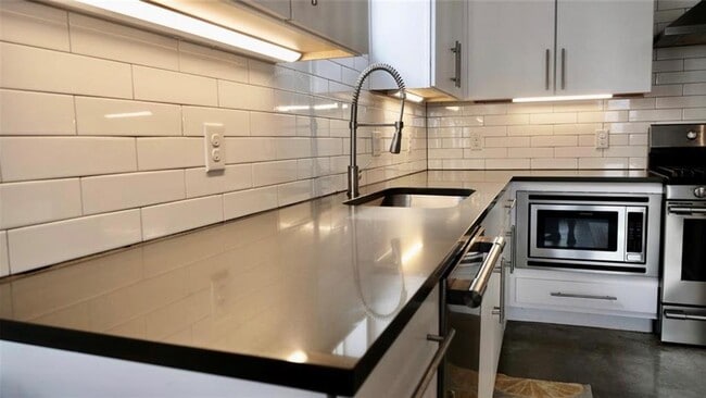 Building Photo - 1131 Mason Ave