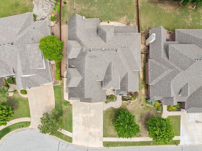 Building Photo - Stunning 5 bedroom 4.5 bath in Stonebrooke Glenn