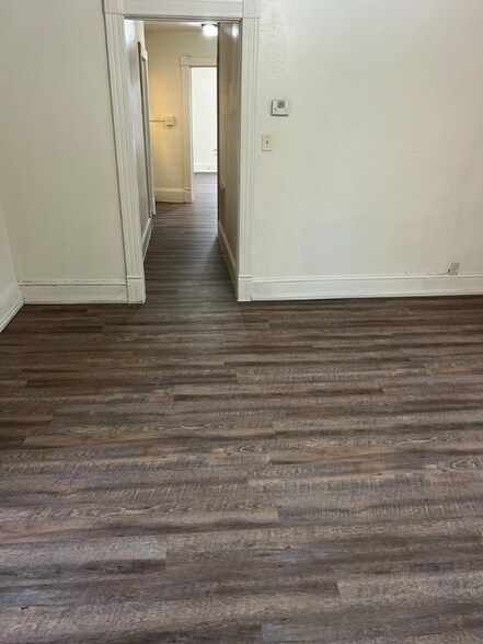 Building Photo - 802 Elm St