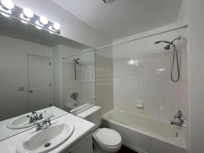 Building Photo - 8262 S Fillmore Way