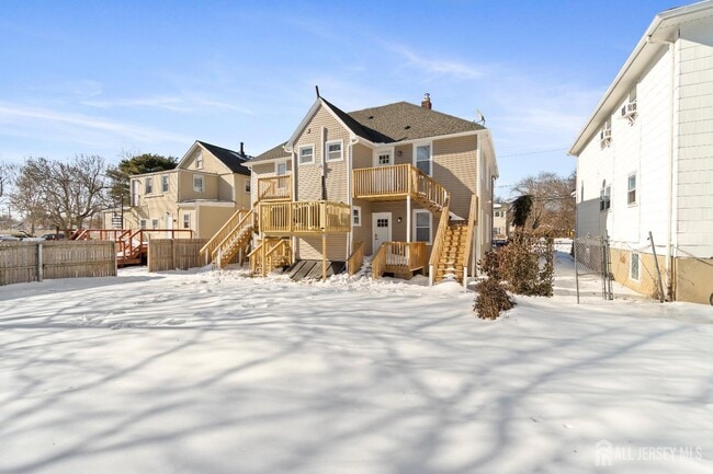 Building Photo - 826 George St