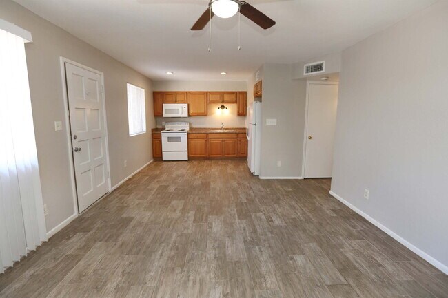Building Photo - Beautifully Renovated 2-Bedroom Home in a ...