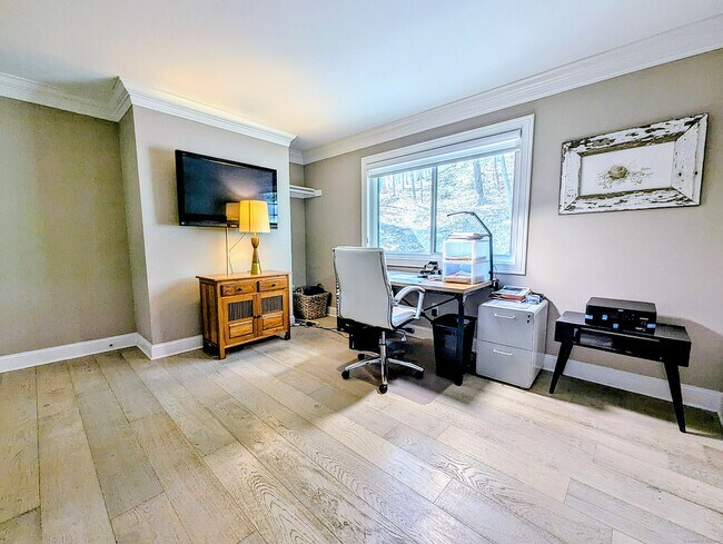 Building Photo - 1036 Heritage Vlg