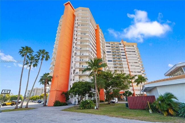 Building Photo - 1351 NE Miami Gardens Dr