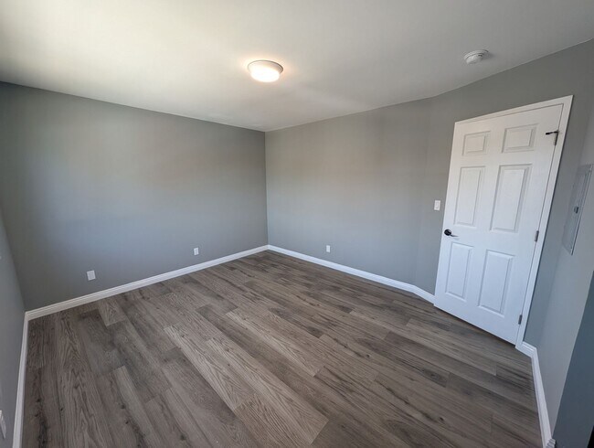 Building Photo - 1129 Cherry Ave