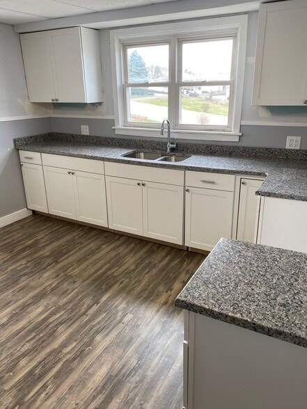 Kitchen - 3617 Laurel Ave