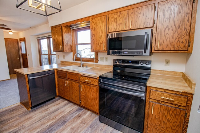 Building Photo - 1055 S Imperial Dr