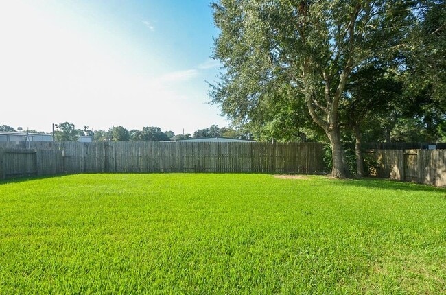 Building Photo - 5961 Whispering Lakes Dr
