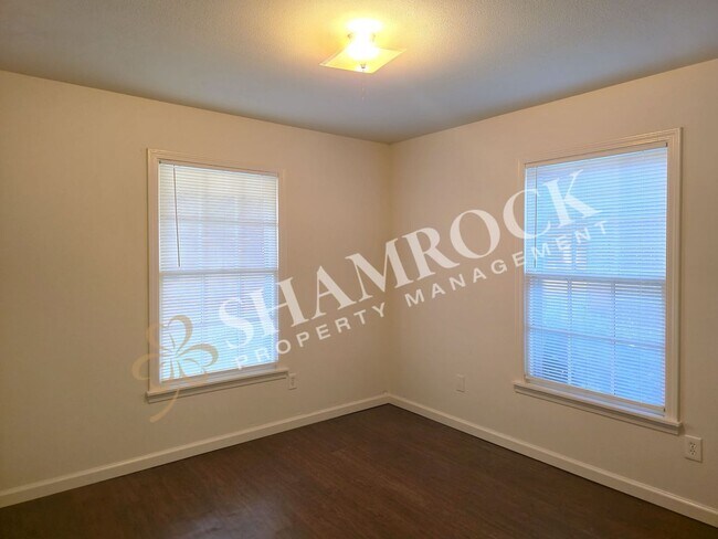 Building Photo - Central Waco Charm