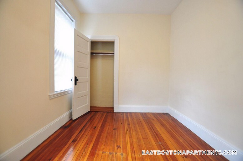 Building Photo - 756 Saratoga St