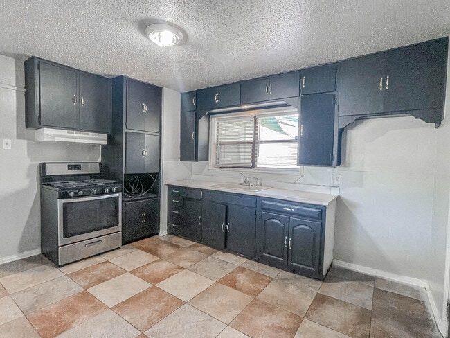 Building Photo - 3305 Itasca St