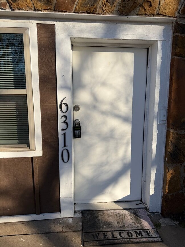 Building Photo - 1 bedroom 1 bath - downstairs