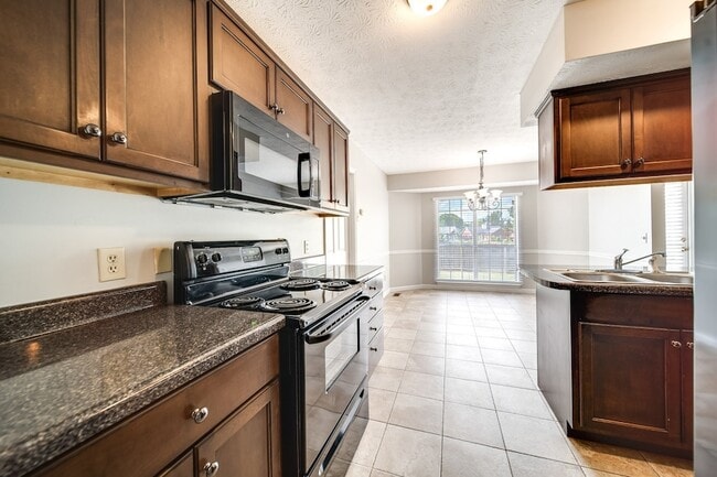 Building Photo - 133 Cloverfield Ct