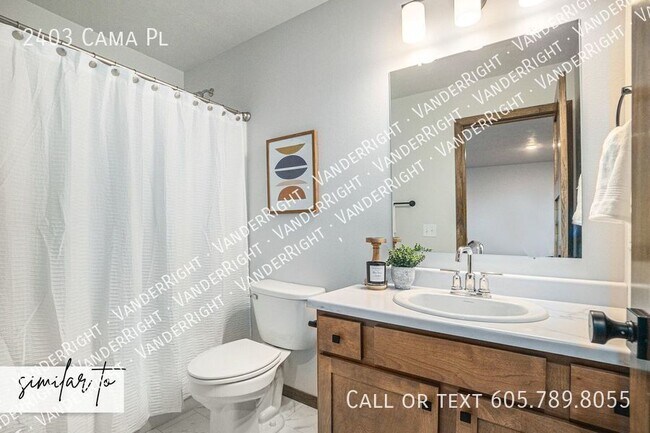 Building Photo - 2403 Cama Pl