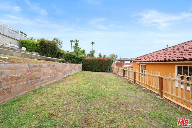 Building Photo - 3715 Homeland Dr