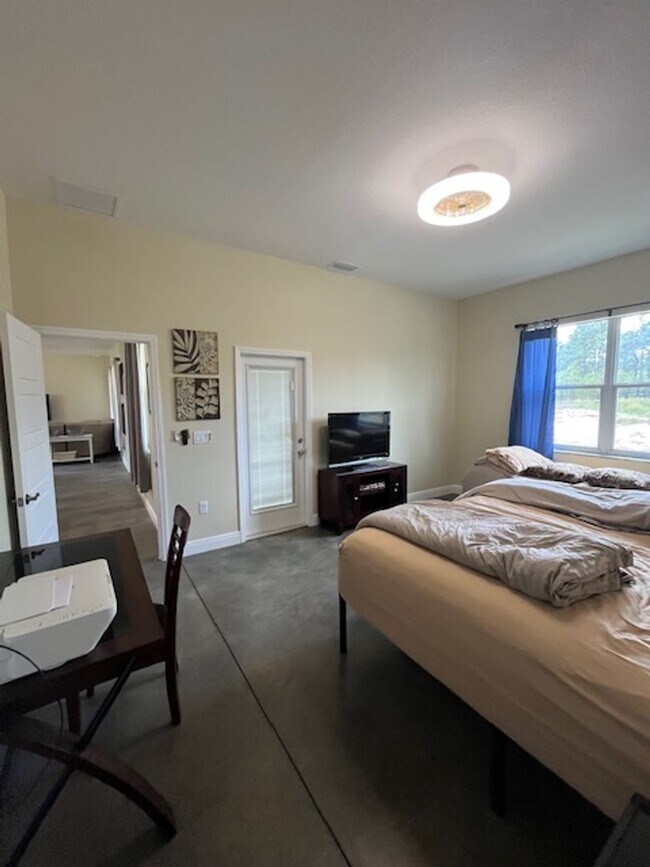 Building Photo - Gorgeous Fully Furnished 4BR/3BA Home – Id...