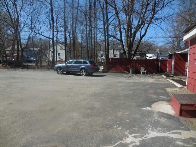 Building Photo - 14 Maurice Ln