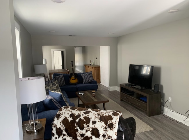 Primary Photo - Charming Duplex in the Heart of Uptown New...