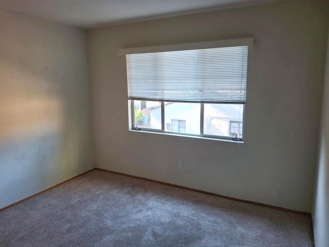 Building Photo - 536 Hawthorne Ave