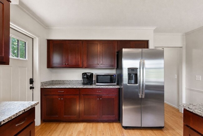 Building Photo - 1414 Caplewood Dr